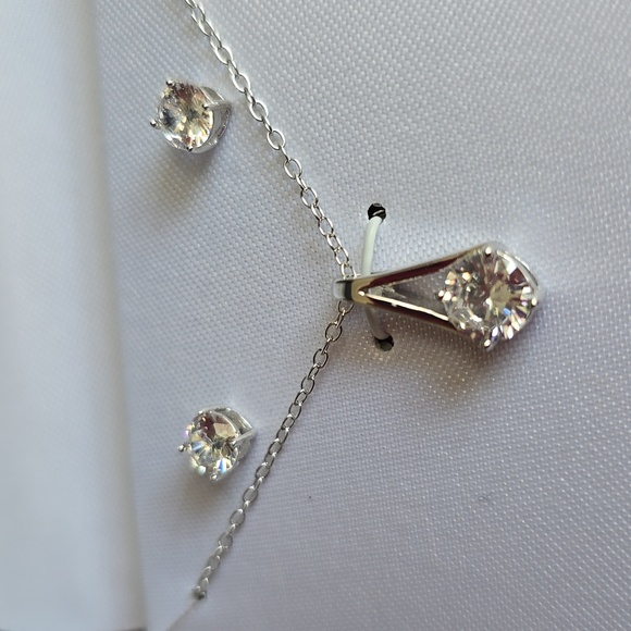 PRIMROSE BEAUTIFUL CUBIC ZIRCONIA STERLING SILVER NECKLACE AND MATCHING EARRINGS - Picture 2 of 8